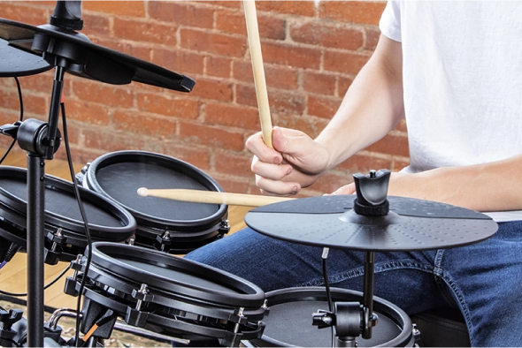 تجربه‌-ای-طبیعی-با-پاسخ-فوق-‌العاده-آرام- Alesis-Nitro-Mesh-Kit