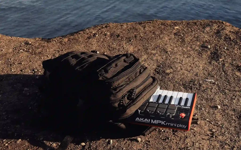 MPK-Mini-Play-MKIII-قابل-حمل-و-قابل-استفاده-در-هر-جا